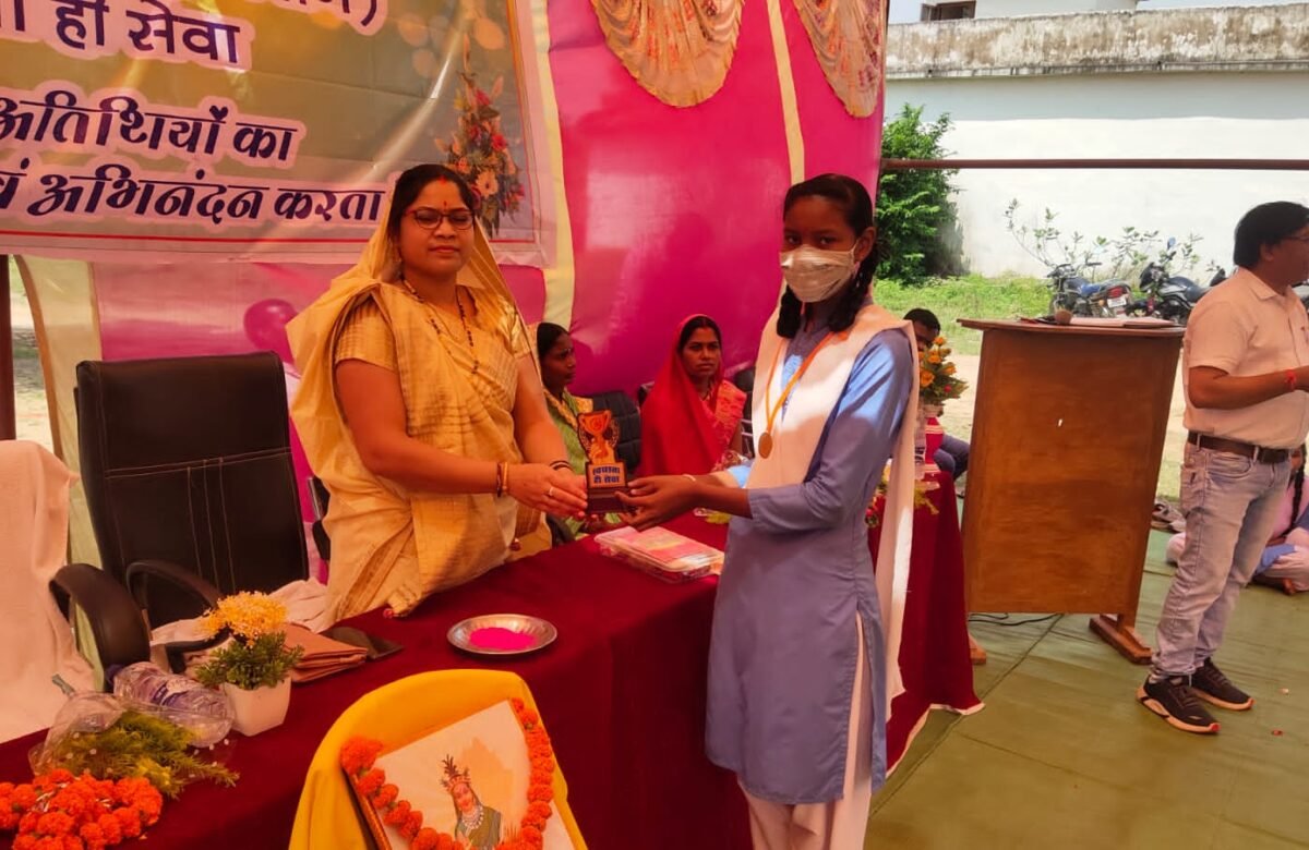 बेन्दकुरा में हाई स्कूल आहाता निर्माण कार्य की भूमिपूजन एवमं स्वच्छ भारत मिशन ,रंगोली,वाद विवाद , निबंध लेखन चित्रकला प्रतियोगिता कार्यक्रम आयोजित किया गया