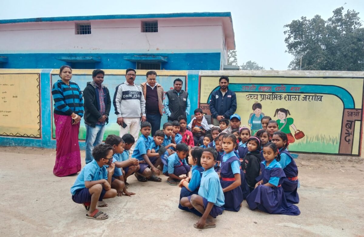 विश्व ब्रेल लिपि दिवस पर ब्रेल लिपि छात्र का सम्मान सच्ची मानव सेवा समाज सेवी मनोज पटेल