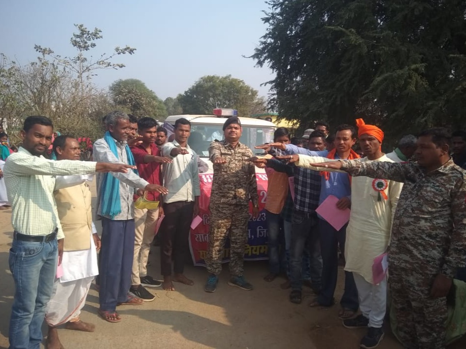छुरा थाना पुलिस राष्ट्रीय सड़क सुरक्षा सप्ताह जन जागरूकता कार्यक्रम ग्राम दुल्ला में