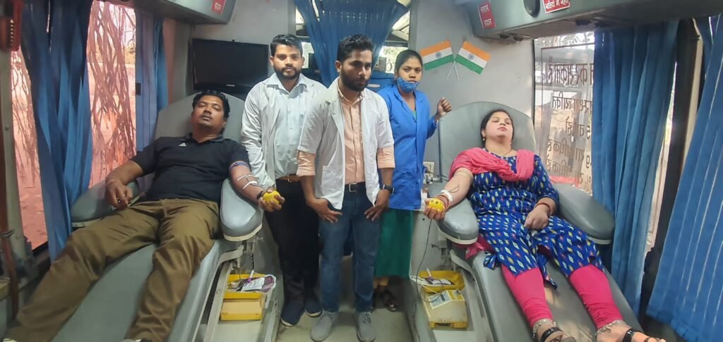 रक्तदान : सर्व समाज विशाल रक्तदान शिविर खल्लारी मंदिर प्रांगण में हुआ संपन्न