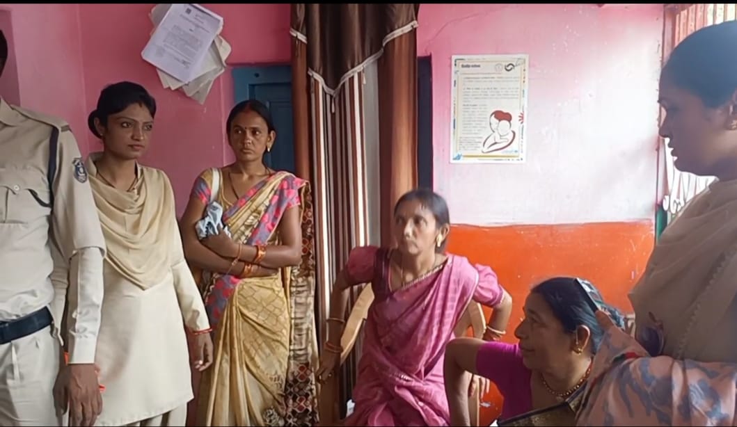 गरियाबंद पीएम आवास और श्रम कार्ड की कालाबाजारी, ग्रामीणों ने 3 जालसाज महिलाए पकड़े