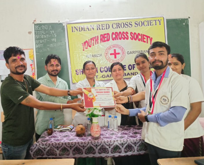 शिवम कॉलेज ऑफ नर्सिंग में रक्तदाता सम्मान समारोह किया गया
