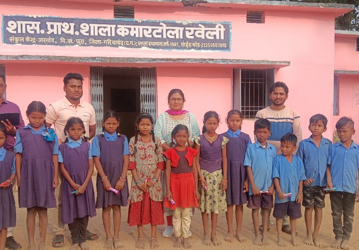 देश की प्रथम महिला शिक्षिका सावित्रीबाई फुले की जयंती प्राथमिक शाला कमारटोला स्कूल रवेली में मनाया गया