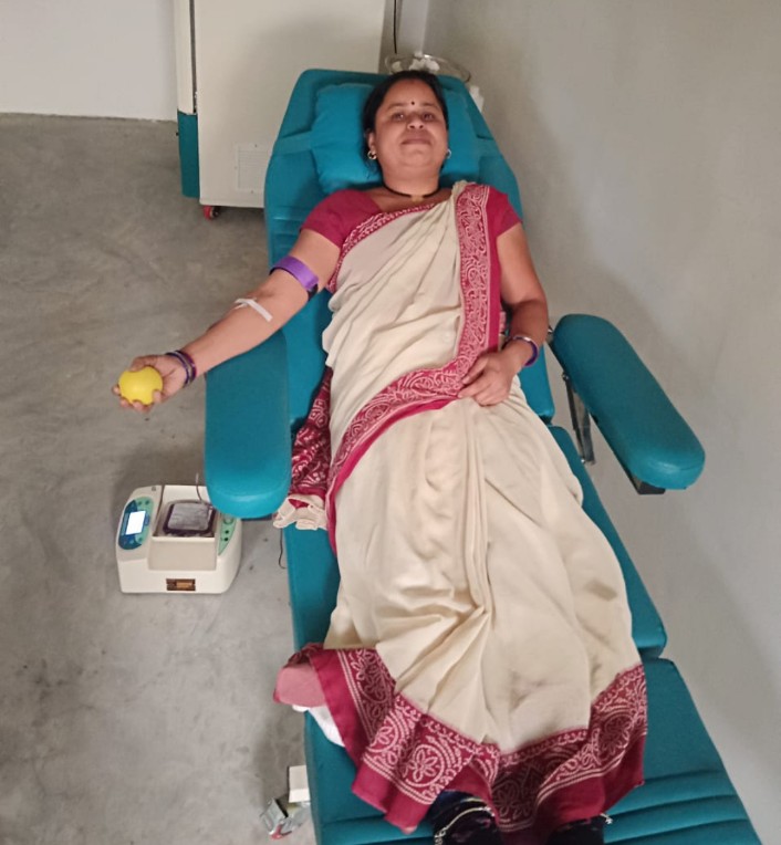 महिला ने रक्तदान कर मरीज की बचाई जान, रक्तदाता महिलाओं का संस्था के द्वारा होगा सम्मान