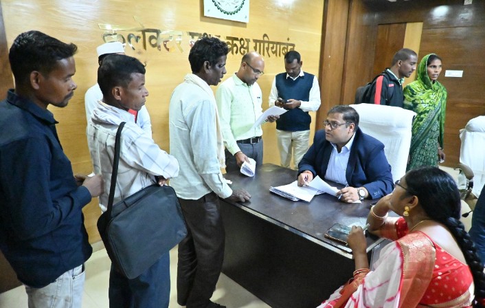 कलेक्टर ने जनचौपाल में सुनी आम नागरिकों की समस्याएं में 82 आवेदन प्राप्त हुए