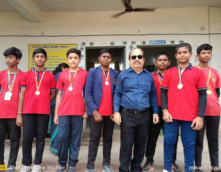 एंजेल एंग्लो हाई स्कूल में 19वीं वार्षिक स्पोर्ट्स मीट का हुआ समापन, छात्र-छात्राओं संग फैकल्टी ने लिया हिस्सा येलो हाउस की टीम ने मारी बाज़ी