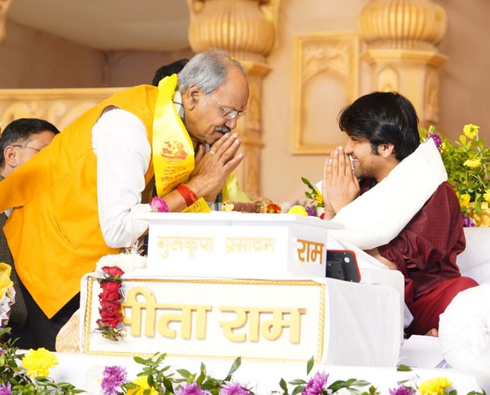 पंडित धीरेन्द्र शास्त्री को धर्मस्व मंत्री बृजमोहन अग्रवाल  ने दिया राजिम कुंभ आने का न्यौता