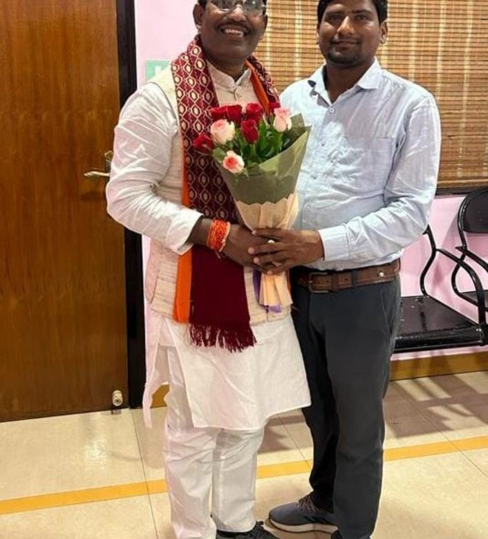 विधायक रोहित साहू के तत्परता से शासकीय पूर्व माध्यमिक शाला हरदी में गणित शिक्षक की तुरंत व्यवस्था, जनप्रतिनिधि, शाला विकास प्रबंधन समिति एंव ग्राम वासियों ने विधायक के प्रति जताया आभार