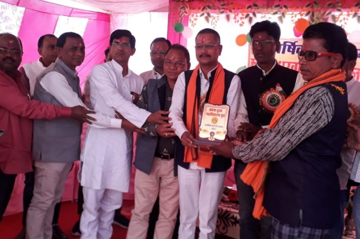 निजी कचना ध्रुवा महाविद्यालय में मनाए 18 वें वार्षिक सम्मेलन में जिला पंचायत सदस्य चन्द्रशेखर साहू हुए शामिल