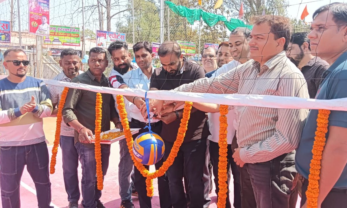 दो दिवसीय राज्य स्तरीय वॉलीबाल प्रतियोगिता के पहले दिन गरियाबंद और भिलाई ने जीता