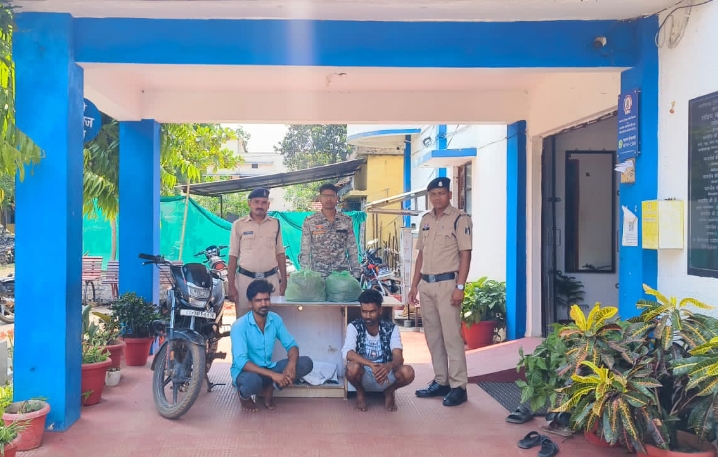 cg news today: गरियाबंद पुलिस द्वारा 5.800 किलो ग्राम गांजा परिवहन करते दो आरोपियों को किया गया गिरफ्तार