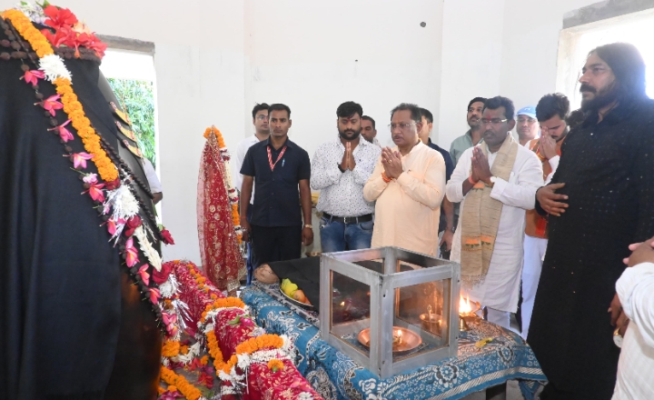 मुख्यमंत्री विष्णुदेव साय 13वें ज्योतिर्लिंग धाम महाऔघड़ेश्वर ज्योतिर्लिंग पहुंचकर विधिवत पूजा – अर्चना कर प्रदेशवासियों के लिए सुख-समृद्धि एवं खुशहाली की कामना की
