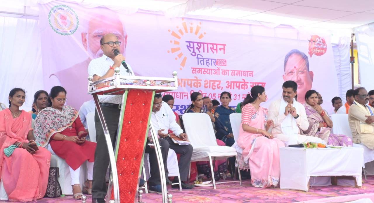 कलेक्टर समाधान शिविर में स्थानीय जनप्रतिनिधियों से रूबरू हुए धौराकोट में