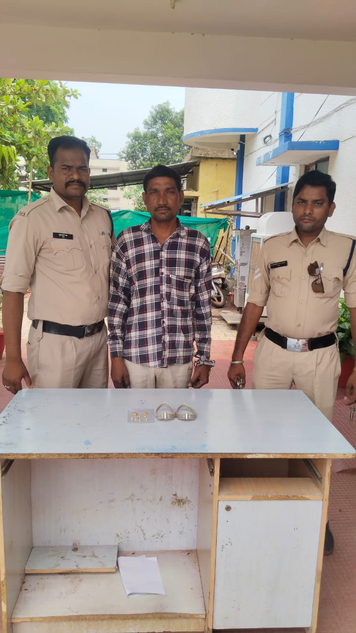 सुने मकान में चोरी करने वाला आरोपी को पुलिस ने किया गिरफ्तार