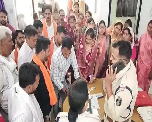 Chhattisgarh – कांग्रेस नेता की दबंगई से ग्रामीण परेशान, धमकी देकर कर रहा गाली-गलौज