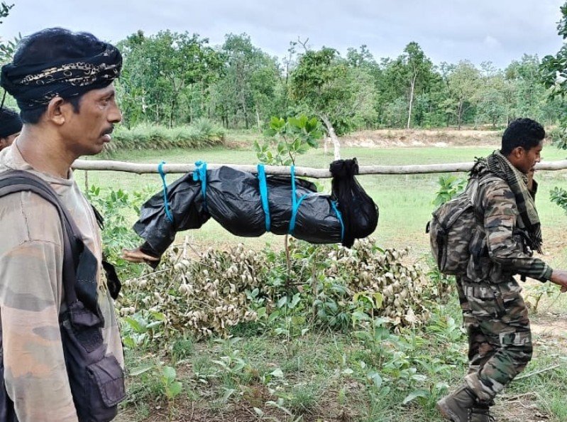 सुरक्षाबलों और माओवादियों के बीच मुठभेड़