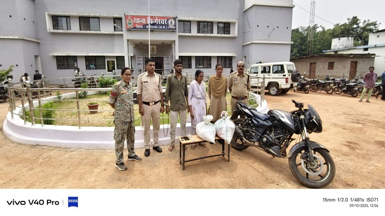 गांजा के साथ माँ-बेटा