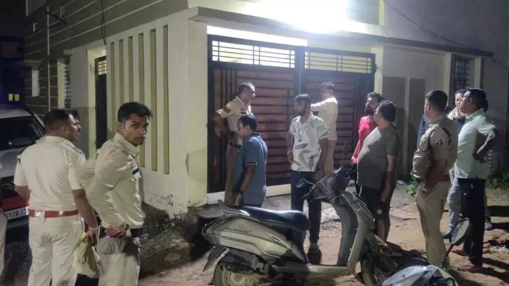 Gambling: पटवारी संघ के नेता ज्योतिष कुमार सार्वे जुआ खेलते पकड़े गए