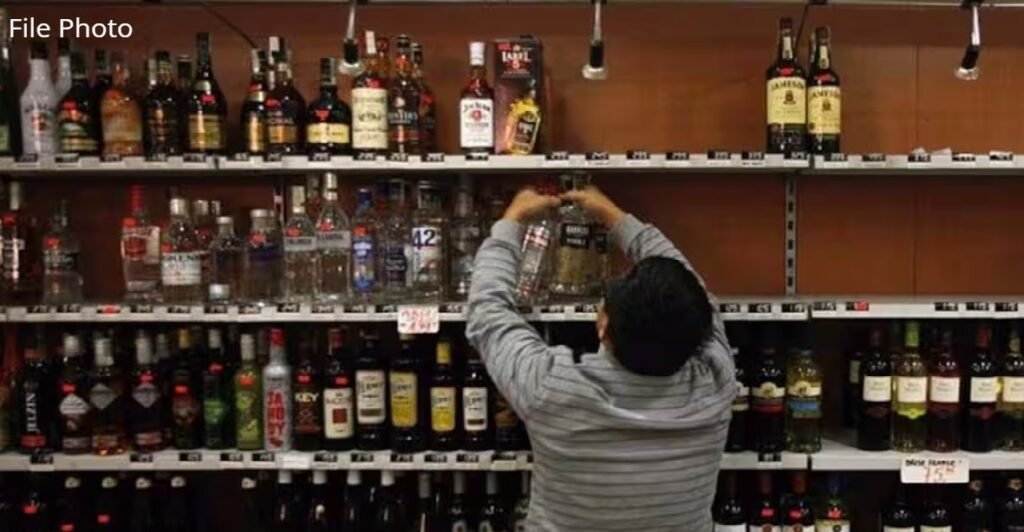 Chhattisgarh liquor sale: त्योहार का सबसे बड़ा लाभार्थी: रायपुर की शराब बिक्री से भरा सरकारी खजाना Chhattisgarh liquor sale
