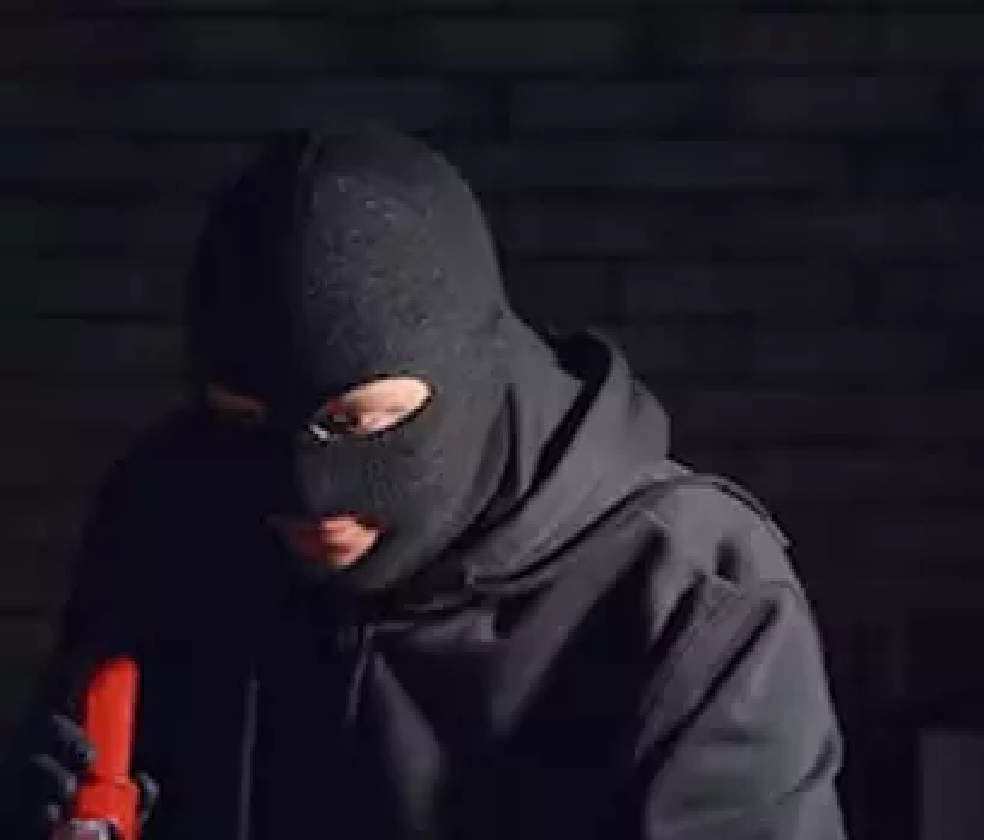 Theft at officers houses: शातिर चोरों की करतूत, अफसरों के घरों से उड़े जेवरात और नकदी