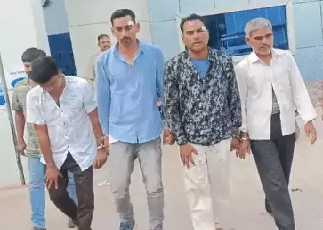 शराब पार्टी कर रहे युवकों ने पुलिस पर किया हमला, डायल-112 की गाड़ी की चाबी भी छीन ली