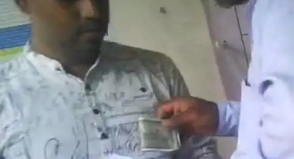 PM Kisan Samman Nidhi : पीएम किसान के नाम पर पैसा वसूलते कंप्यूटर ऑपरेटर का वीडियो वायरल