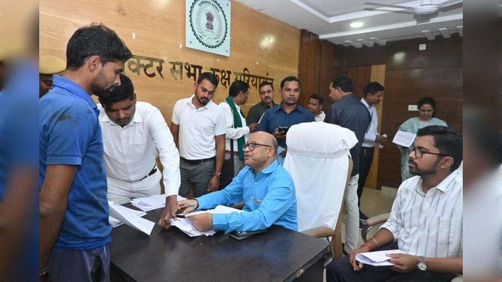 कलेक्टर ने जनदर्शन में सुनी आम नागरिकों की समस्याएं