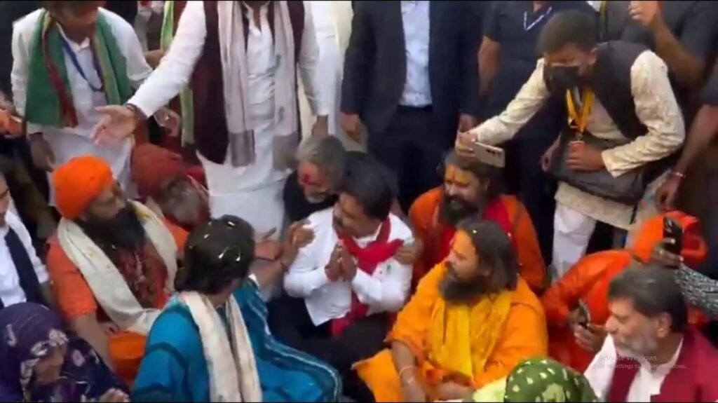 Bageshwar Baba : बागेश्वर बाबा की सनातन एकता पदयात्रा 2.0 में शामिल हुए गृहमंत्री विजय शर्मा Bageshwar Baba