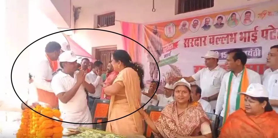 Unity March controversy : सरदार पटेल की जयंती पर आयोजित कार्यक्रम में बीजेपी नेताओं की बहस का वीडियो वायरल Unity March controversy