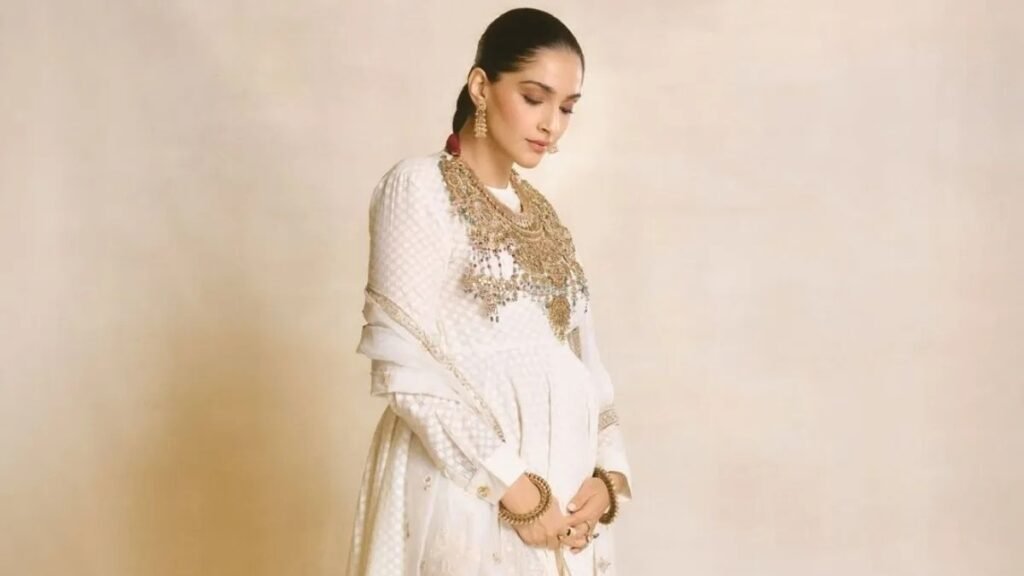 Sonam Kapoor pregnancy : सोनम कपूर की प्रेग्नेंसी हुई कन्फर्म, इंस्टाग्राम पर शेयर की खूबसूरत तस्वीरें Sonam Kapoor pregnancy