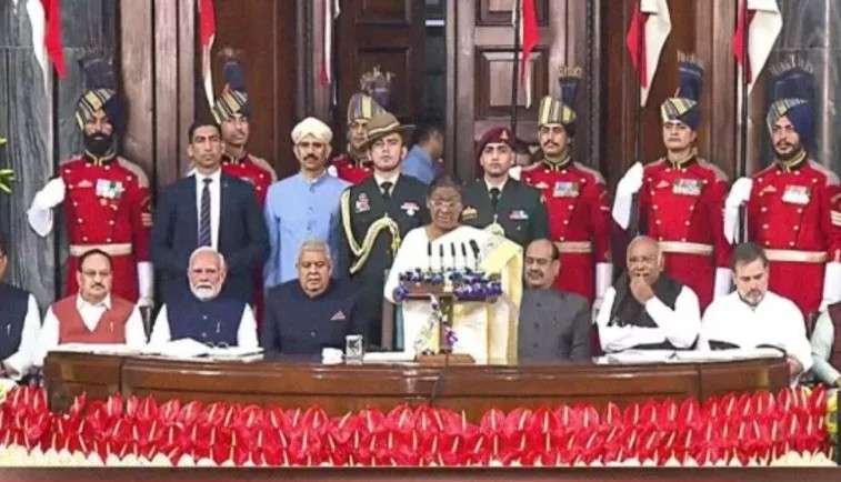 संसद में मनाया गया 150वां संविधान दिवस, राष्ट्रपति मुर्मू ने संविधान 9 नई भाषाओं में जारी किया; तीन तलाक, GST और अनुच्छेद 370 पर बोलीं महत्वपूर्ण बातें