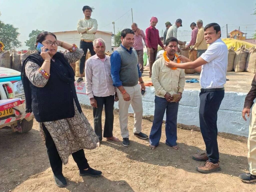 Cooperative society employee dismissed : धान खरीदी से पहले सख्त कदम, ESMA के तहत 7 कर्मचारियों पर कार्रवाई Cooperative society employee dismissed