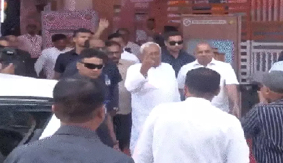 बिहार विधानसभा चुनाव 2025: पहले फेज में 18 जिलों की 121 सीटों पर मतदान जारी, कई जगह EVM खराब होने से वोटिंग रुकी