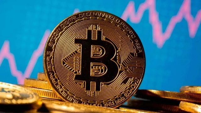 Bitcoin Crash 2025 : साल की सबसे बड़ी गिरावट, 1 ट्रिलियन डॉलर डूबे – जानें क्या है वजह?