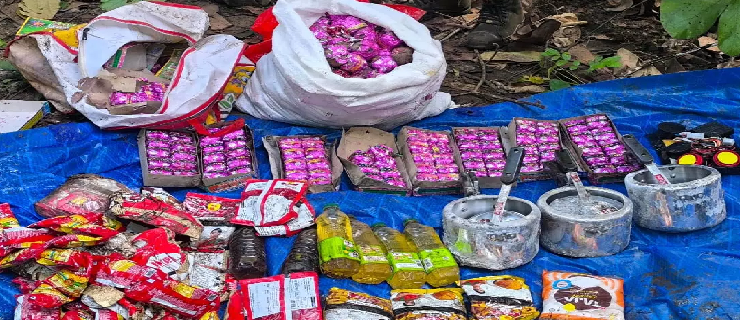 गरियाबंद में नक्सलियों की बड़ी साजिश नाकाम, पुलिस ने जंगलों से बरामद किया विस्फोटक सामग्री का जखीरा