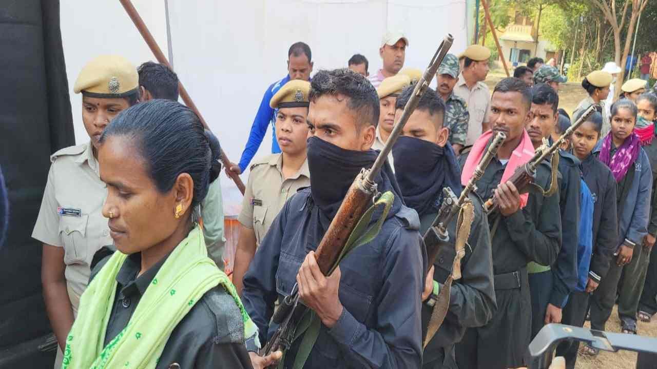 22 नक्सलियों आत्मसमर्पण