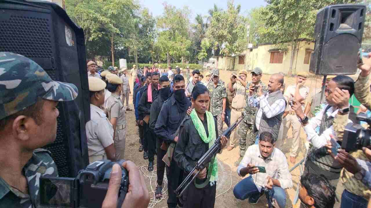 22 नक्सलियों आत्मसमर्पण_2