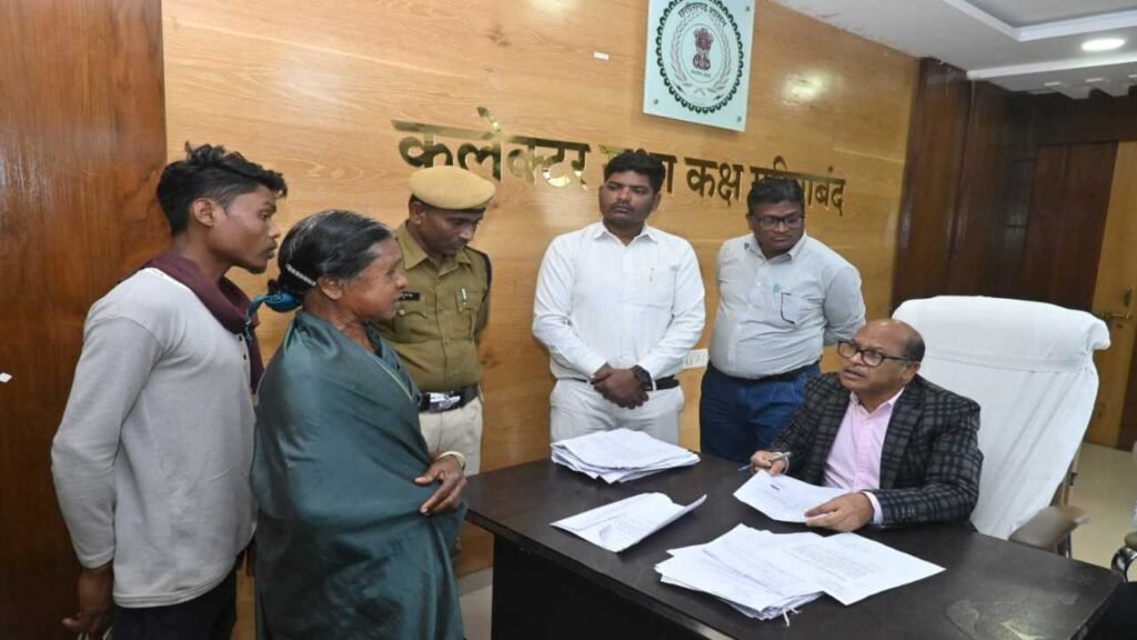 Jandarshan: कलेक्टर उइके ने 60 आवेदकों की सुनी समस्याएँ