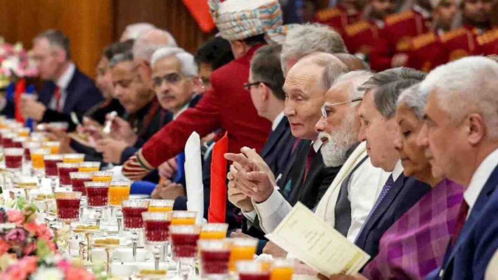 Putin State Dinner : राष्ट्रपति मुर्मू ने परोसा शुद्ध शाकाहारी भारतीय व्यंजन, जानें रात्रिभोज में क्या-क्या था खास Putin State Dinner