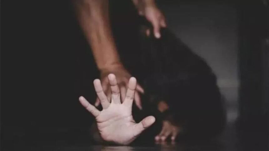 CG : चाची और भतीजी से सामूहिक दुष्कर्म, महिला ने लगाई फांसी, ASI सस्पेंड, पढ़िए पूरी खबर