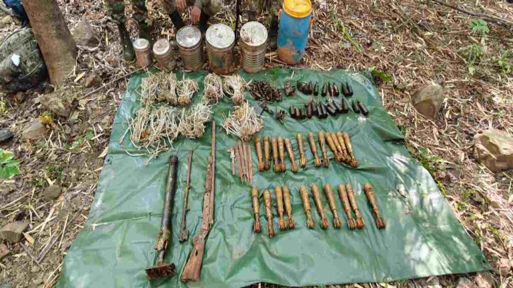 नक्सलियों का बड़ा डम्प बरामद
