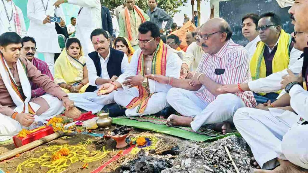 गरियाबंद: सरस्वती शिशु विद्या मंदिर नवीन भवन के भव्य निर्माण कार्य का विधायक रोहित ने किया भूमिपूजन
