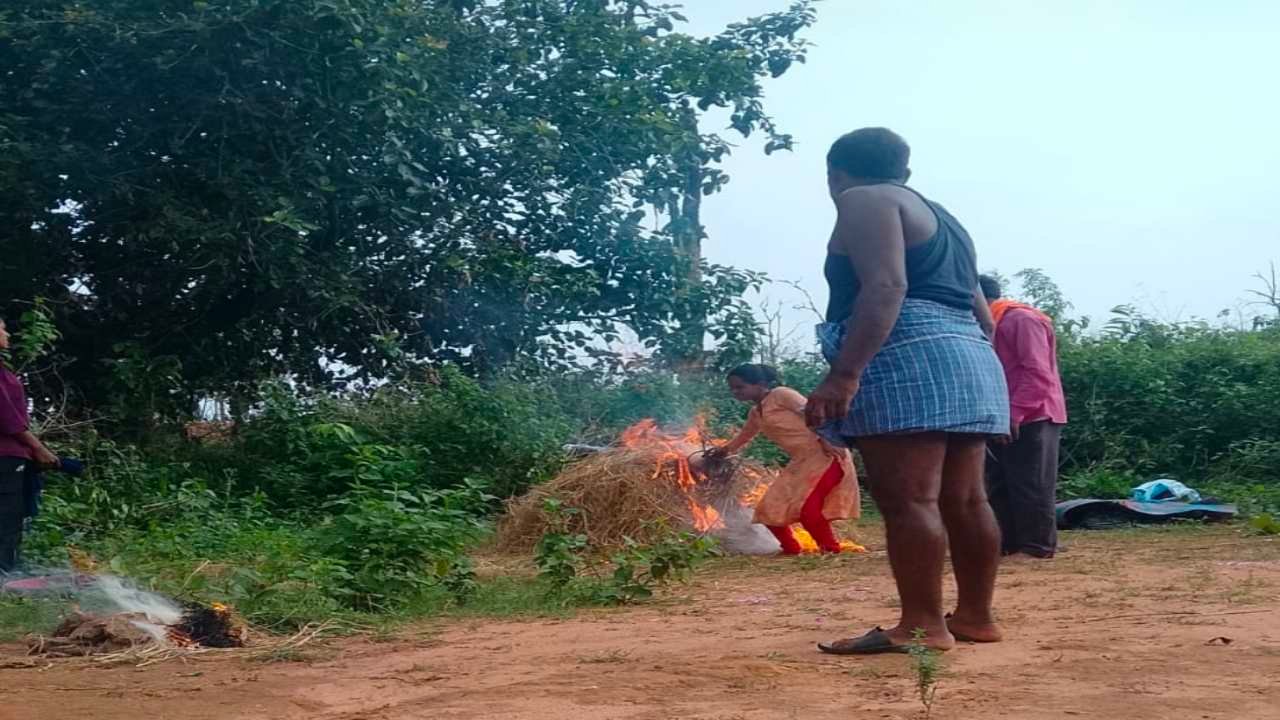 पुत्री ने दी मुखाग्नि